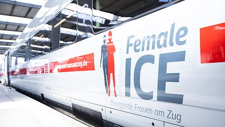 Der Female ICE in Seitenansicht