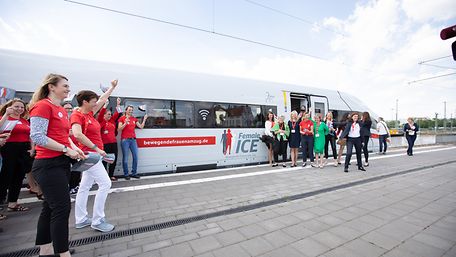 Female ICE 2022 unterwegs